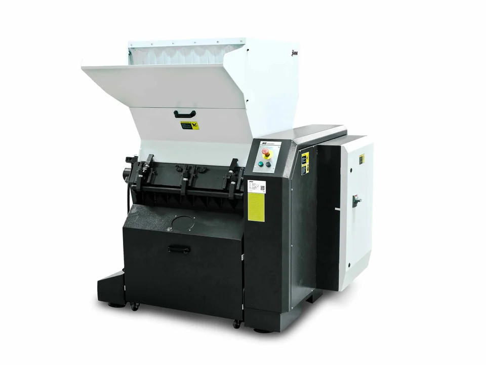 SHINI SG-23E/30E/36E standard granulator family — related equipment reference; not the complete continuous pharmaceutical wet granulation line